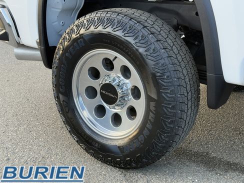 Used 2024 Chevrolet Silverado 2500 LT image 38