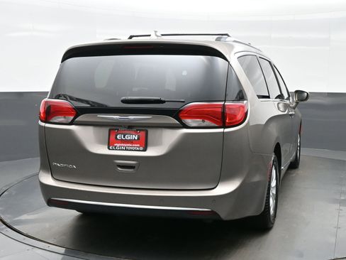 Used 2018 Chrysler Pacifica Touring-L Plus w/ Advanced Safetytec Group FWD image 5