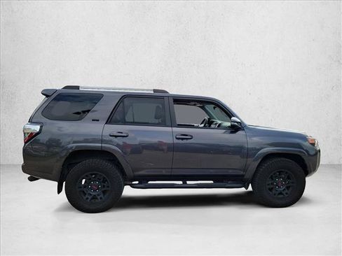 Used 2022 Toyota 4Runner SR5 Premium w/ Moonroof Package AWD/4WD image 4