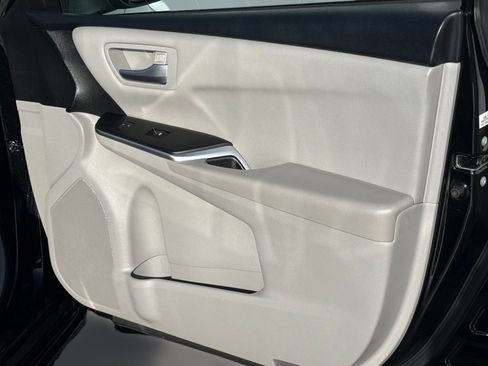 Used 2017 Toyota Camry LE image 33