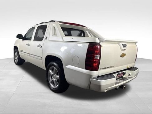 Used 2013 Chevrolet Avalanche LTZ AWD/4WD image 7