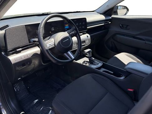 Used 2025 Hyundai Kona SEL FWD image 12