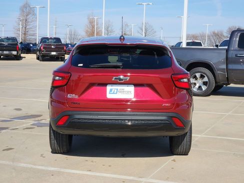 Used 2024 Chevrolet Trax RS image 7