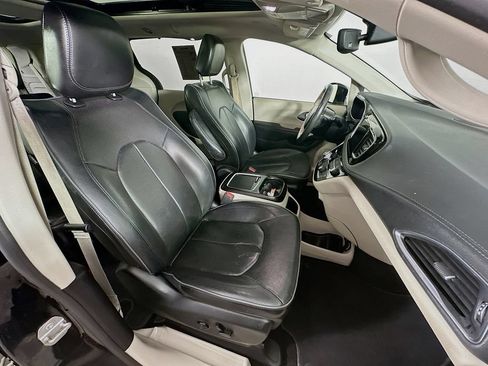 Used 2019 Chrysler Pacifica Limited FWD image 38