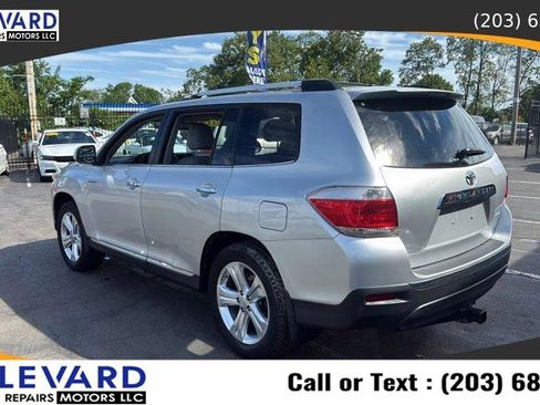 Used 2011 Toyota Highlander Limited w/ Tow Pkg AWD/4WD image 5
