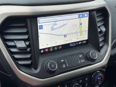 Used 2023 GMC Acadia Denali image 4