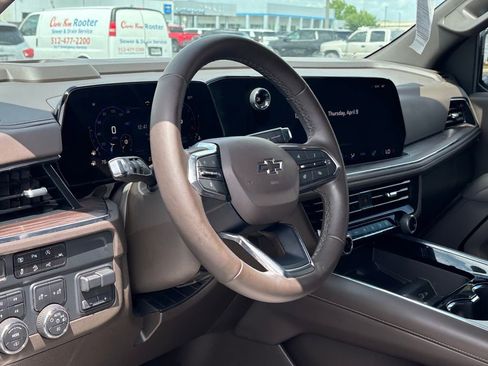 Used 2025 Chevrolet Suburban Z71 w/ Z71 Off-Road Package image 8