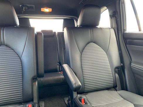 Used 2025 Toyota Highlander XSE AWD/4WD image 40