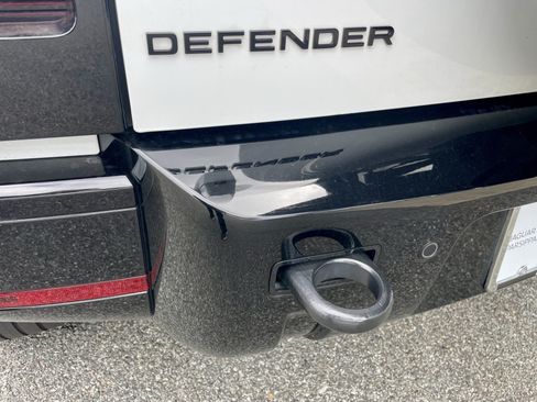 Certified 2025 Land Rover Defender 110 X-Dynamic SE AWD/4WD image 34