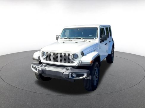 Used 2025 Jeep Wrangler Sahara image 7