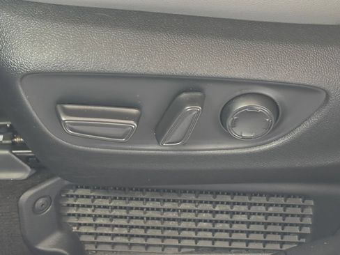 Used 2025 Toyota Sienna XLE FWD image 21