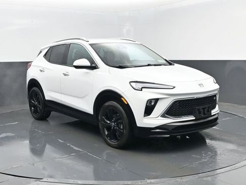 Used 2024 Buick Encore GX Sport Touring image 3