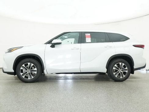 New 2026 Toyota Highlander XLE image 19