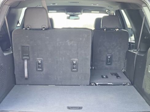 Used 2025 Chevrolet Suburban Z71 image 29