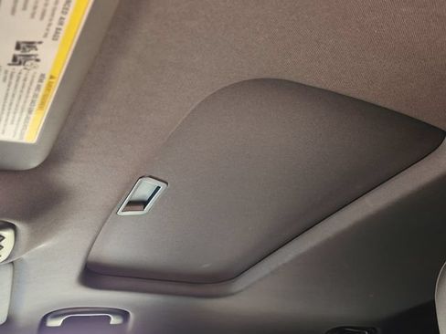 Used 2024 Chevrolet Trax RS w/ Sunroof Package FWD image 25