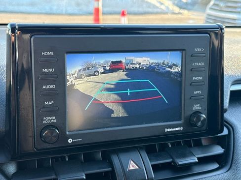 Used 2022 Toyota RAV4 LE image 21