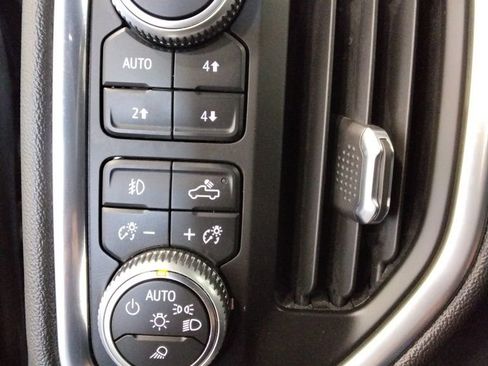 Used 2020 GMC Sierra 1500 Elevation image 18