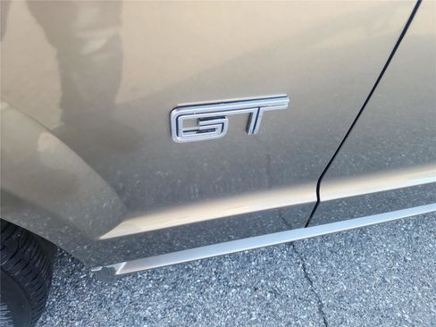 Used 2005 Ford Mustang GT image 10