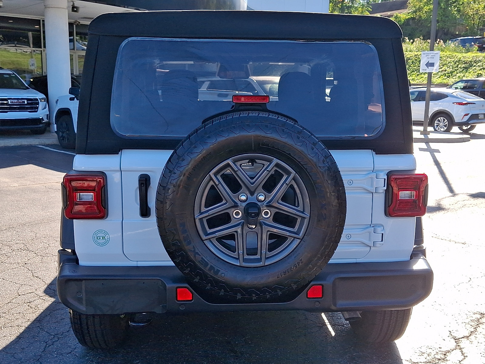 Used 2025 Jeep Wrangler Sport AWD/4WD image 5