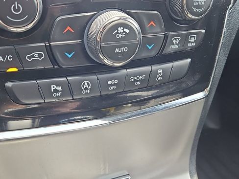Used 2021 Jeep Grand Cherokee Laredo X AWD/4WD image 18
