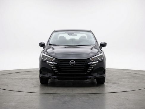 Used 2025 Nissan Versa SV FWD image 2
