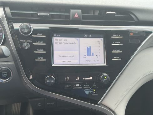 Certified 2018 Toyota Camry SE w/ Convenience Package FWD image 4