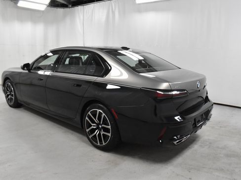 Used 2024 BMW 760i xDrive w/ Executive Package image 6