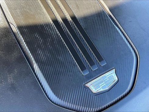 Certified 2024 Cadillac Lyriq Luxury AWD/4WD image 34