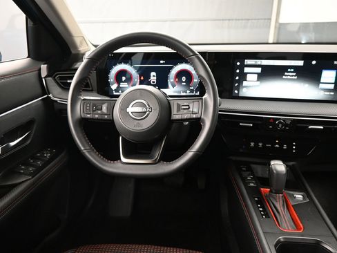 Used 2025 Nissan Kicks SR w/ Illumination Package FWD image 12