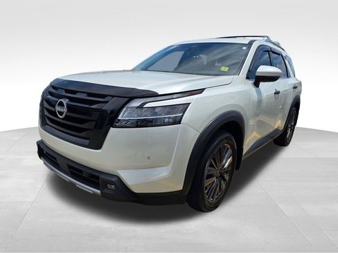 Used 2024 Nissan Pathfinder SL w/ SL Premium Package AWD/4WD image 6