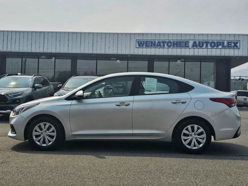 Used 2020 Hyundai Accent SE FWD image 2