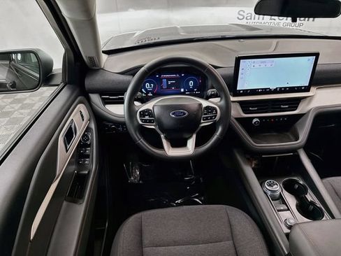 Used 2025 Ford Explorer Active AWD/4WD image 22