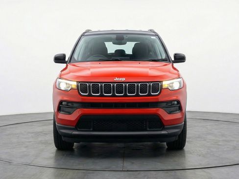 Used 2025 Jeep Compass Limited AWD/4WD image 2
