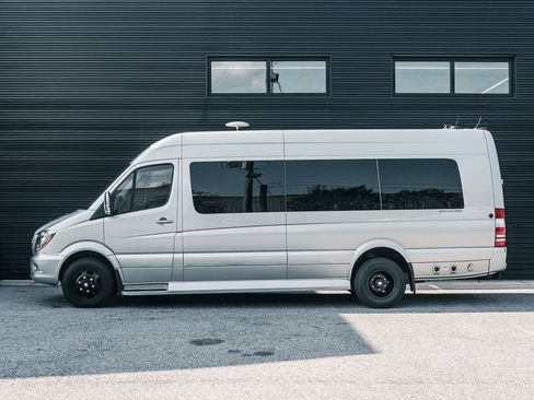 Used 2018 Mercedes-Benz Sprinter 3500 image 2