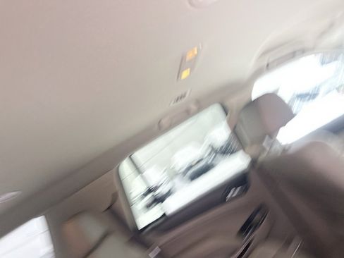 Used 2018 GMC Yukon SLT image 15