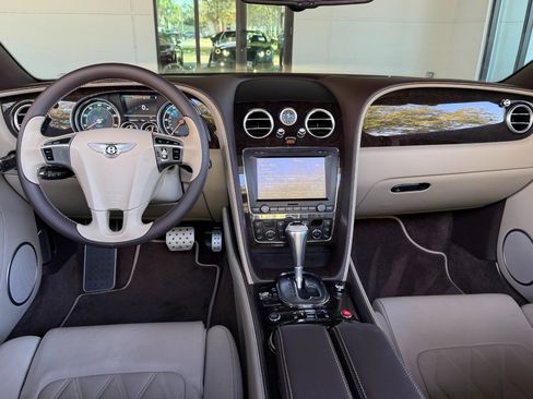 Used 2015 Bentley Continental GT image 31