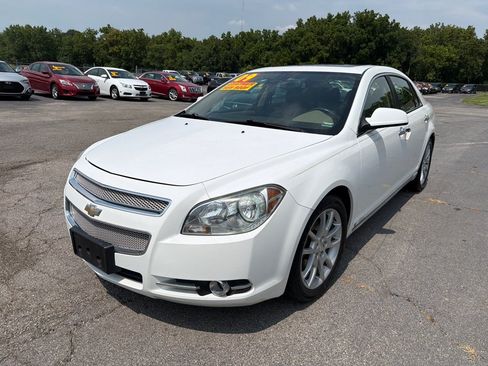 Used 2009 Chevrolet Malibu LTZ w/ HFV6 Engine Package FWD image 2