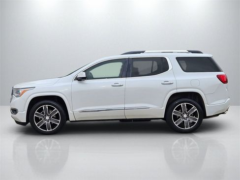 Used 2017 GMC Acadia Denali w/ Technology Package image 8