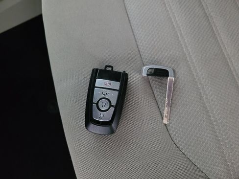 Used 2019 Ford Fusion SE FWD image 32