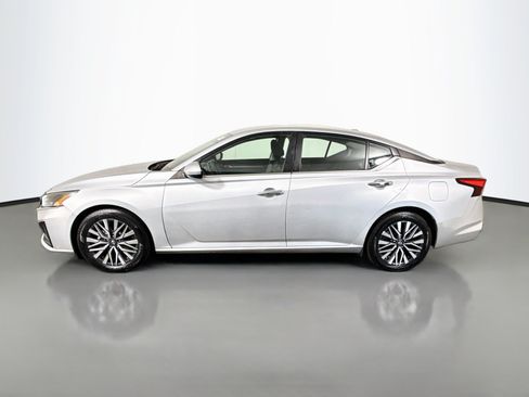 Used 2023 Nissan Altima 2.5 SV FWD image 6