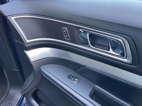 Used 2017 Ford Explorer XLT w/ Equipment Group 202A image 35