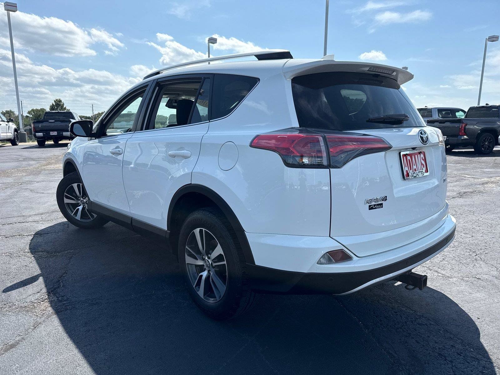 Used 2016 Toyota RAV4 XLE w/ Convenience Package FWD image 6