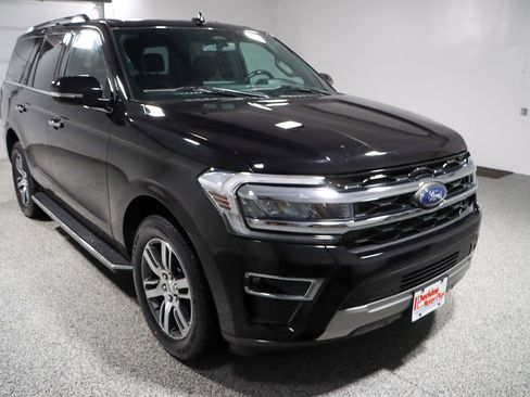 Used 2023 Ford Expedition Limited image 5