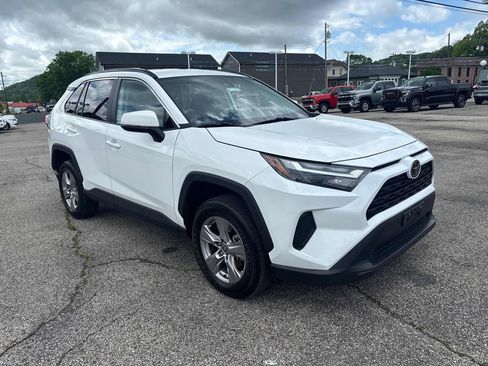 Used 2025 Toyota RAV4 XLE AWD/4WD image 7