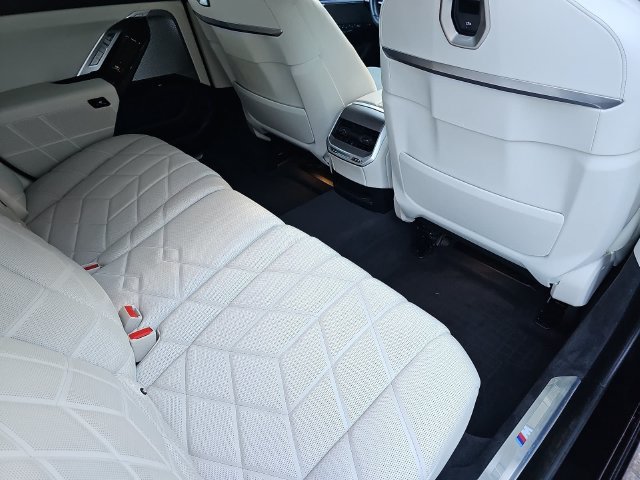 Used 2023 BMW 740i w/ Executive Package RWD image 13