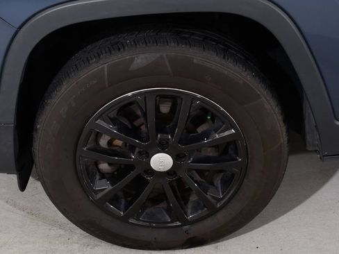 Used 2020 Jeep Cherokee Latitude Plus AWD/4WD image 25