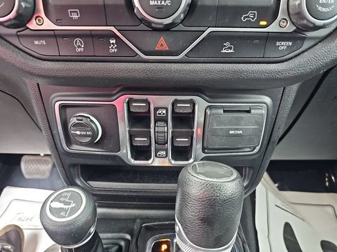 Used 2024 Jeep Wrangler Unlimited Sport AWD/4WD image 26
