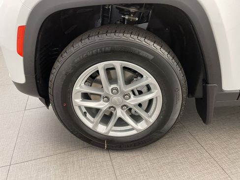 New 2025 Jeep Grand Cherokee Laredo X w/ Luxury Tech Group I image 8