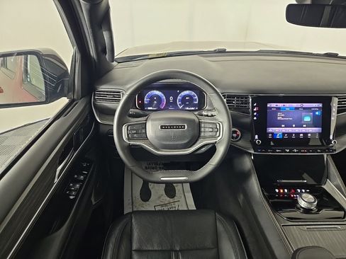Used 2024 Jeep Wagoneer L Series II RWD image 12