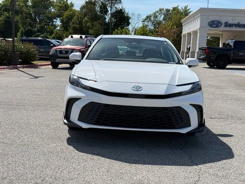 Used 2025 Toyota Camry SE FWD image 2